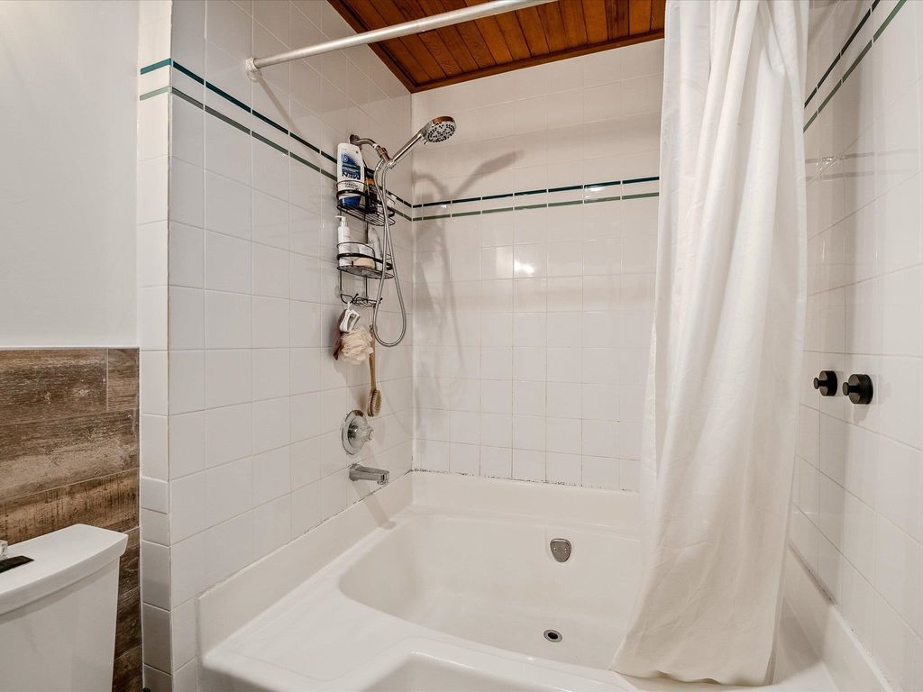 listing image 1108962369361326921