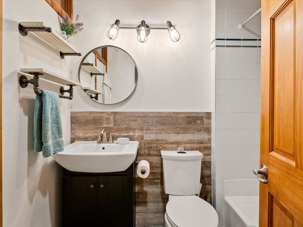 listing image 1108429784756655459