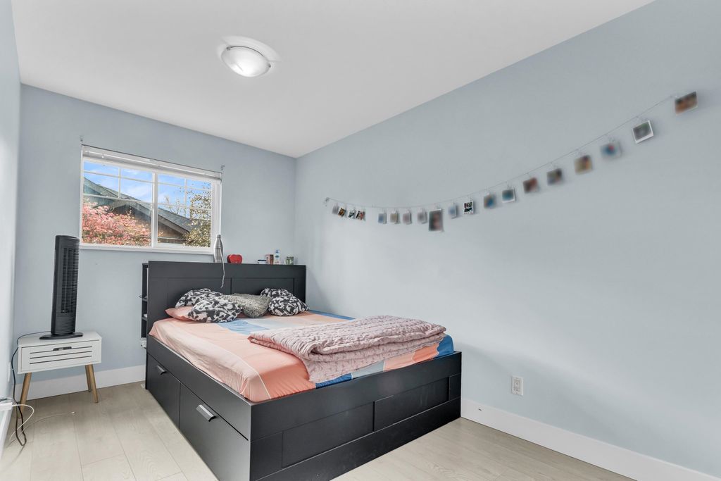 listing image 1103317484308678395