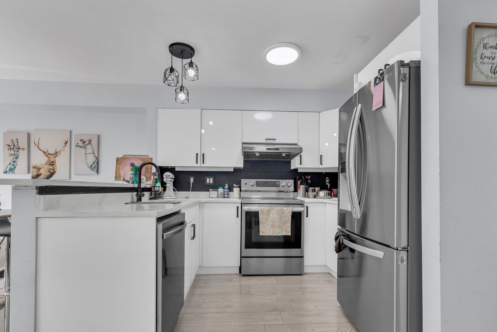 listing image 1100793222274328394
