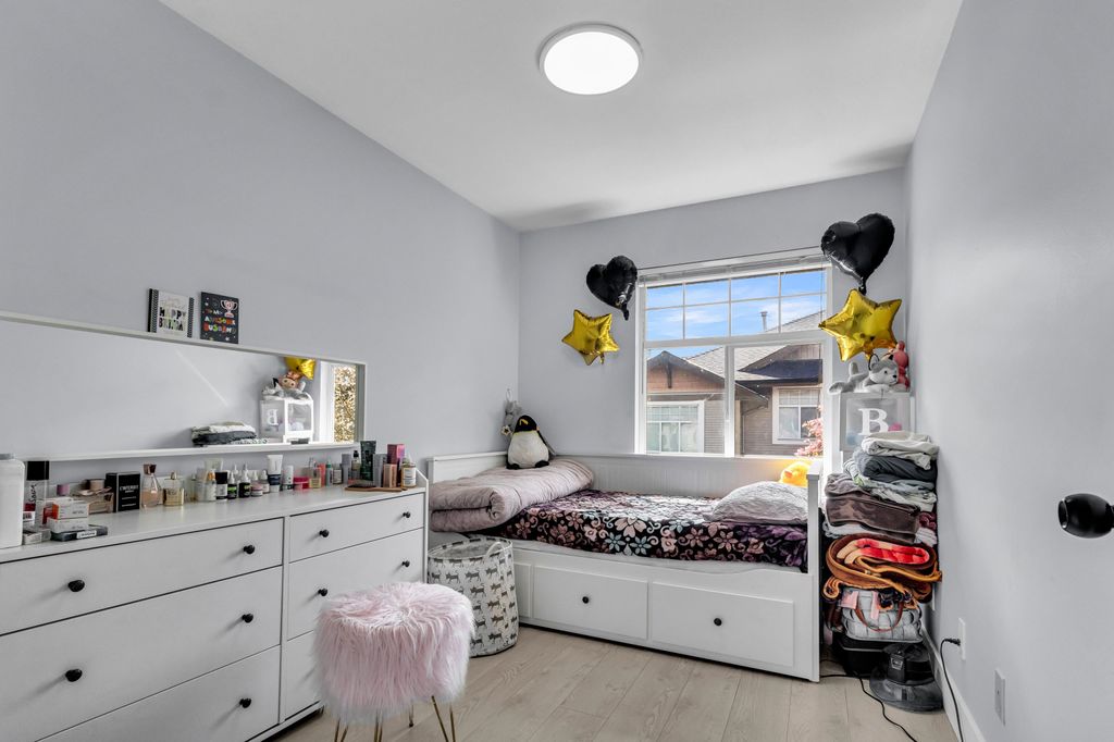 listing image 1103986598578063931