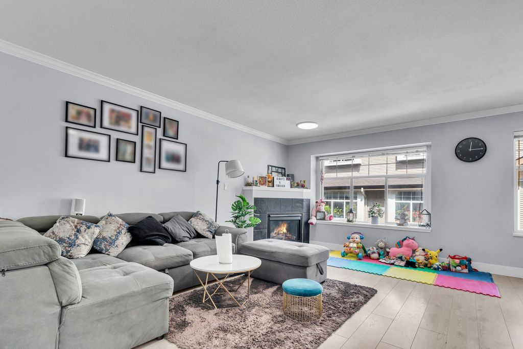 listing image 1102867263932160453