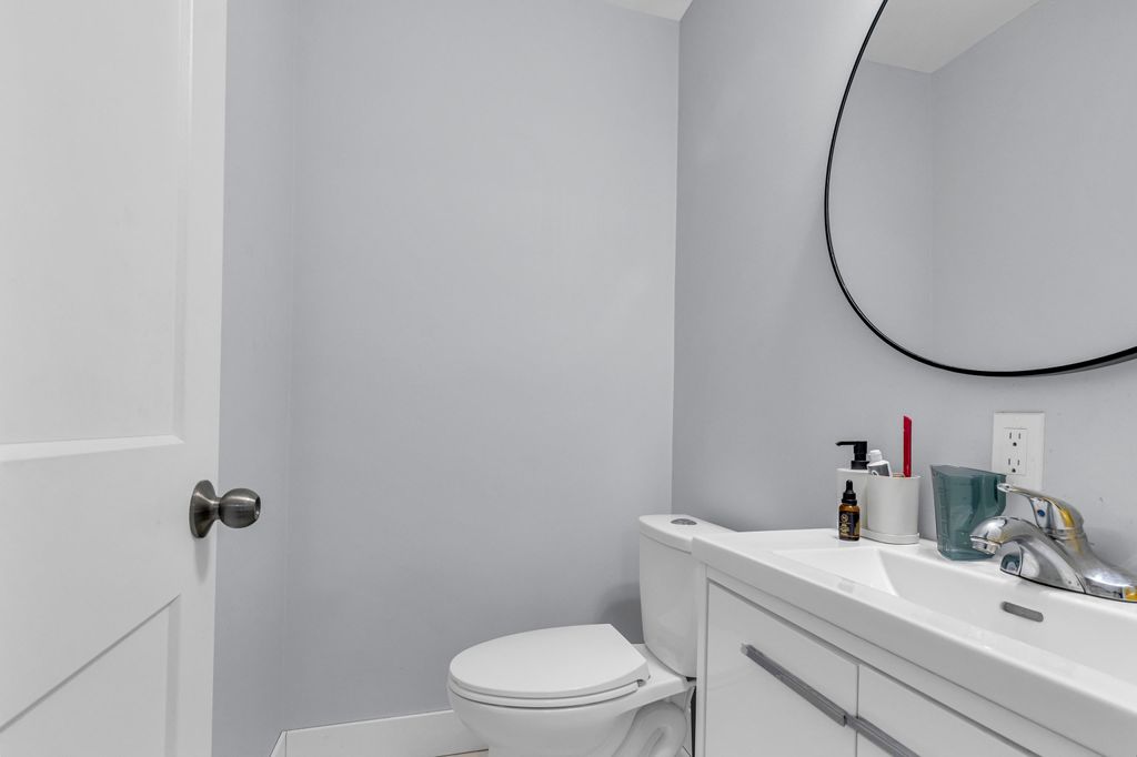 listing image 1106030657184031868