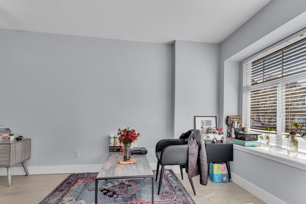 listing image 1103719459825135104