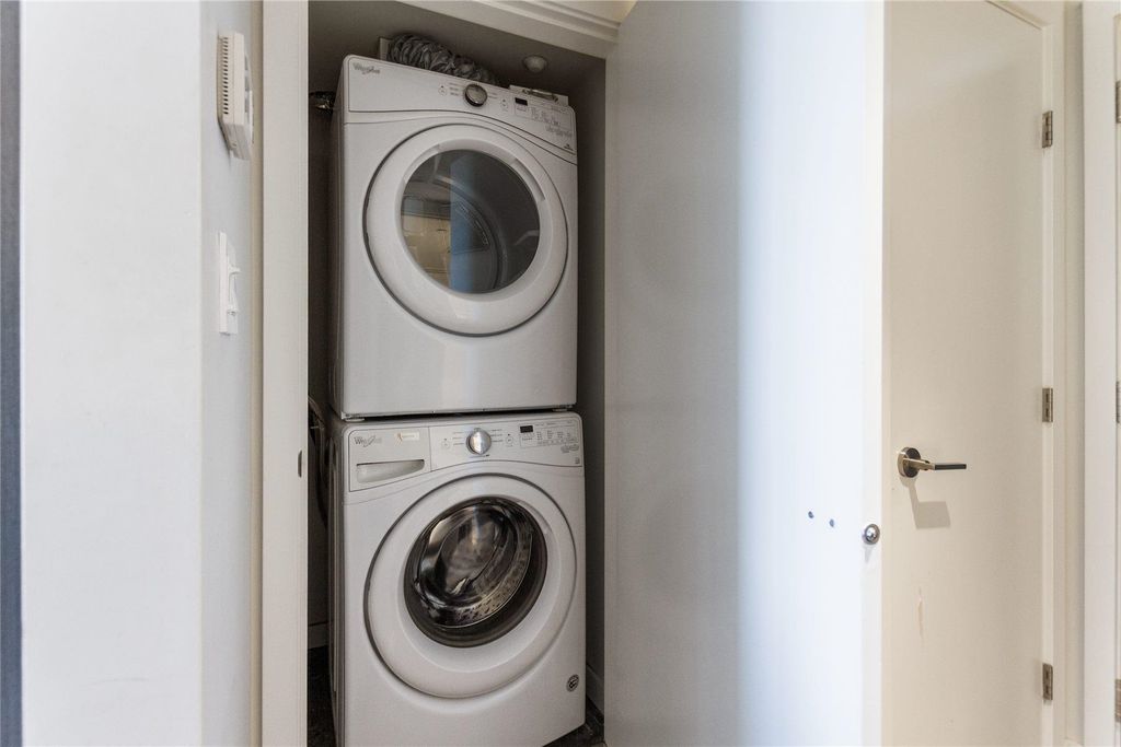 listing image 1105183585193241922