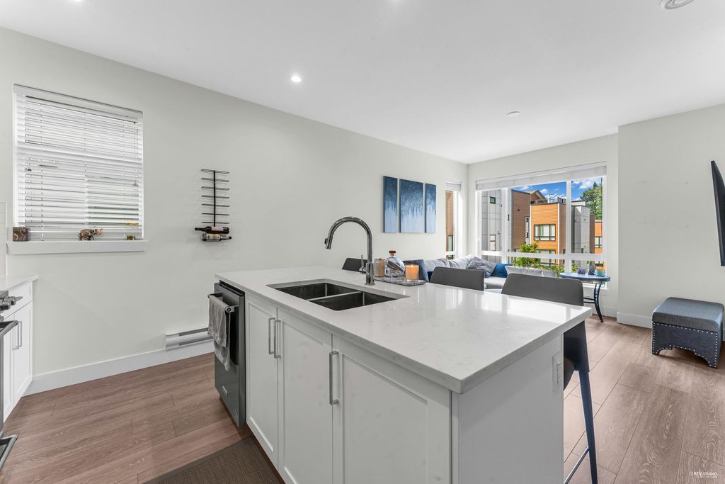 listing image 1100811269597054574