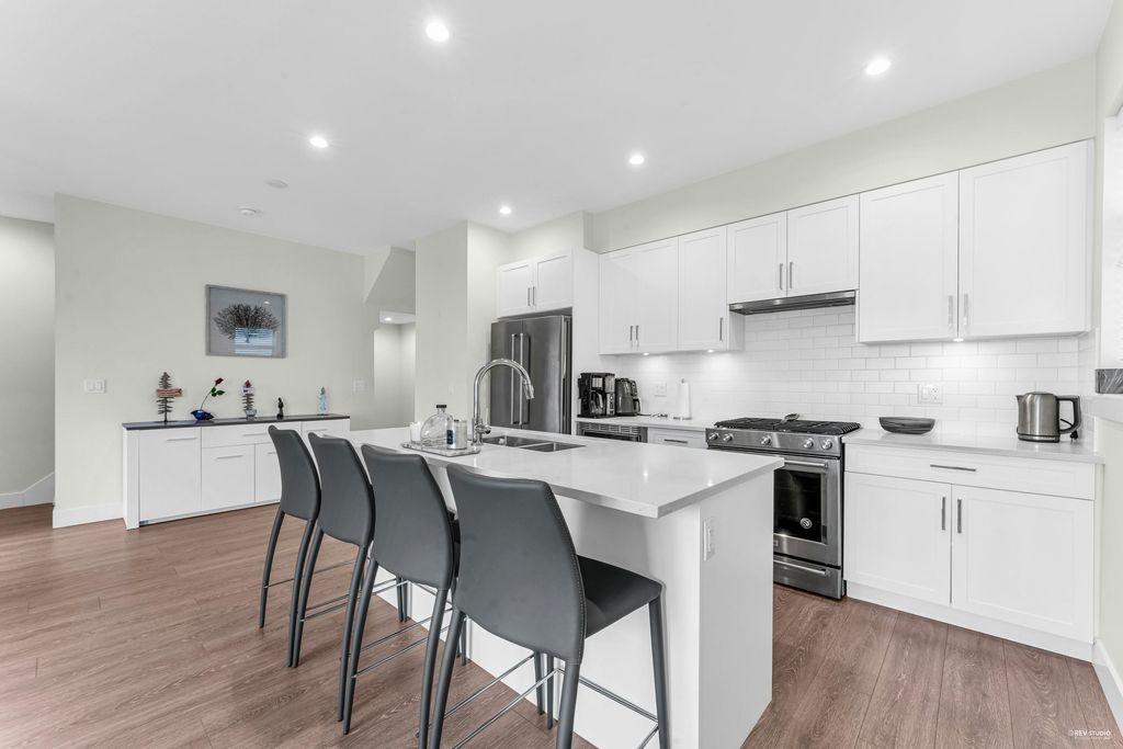 listing image 1103988570726567298