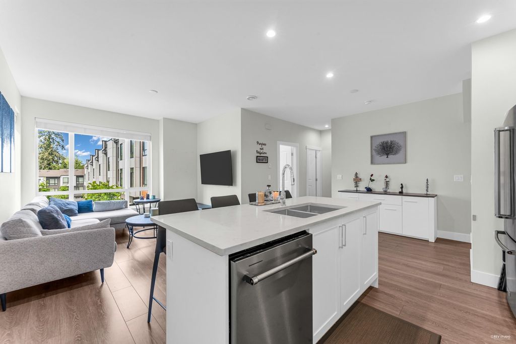 listing image 1103080254720847636