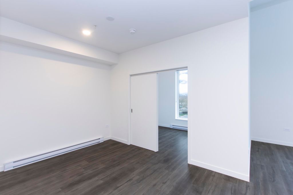 listing image 1109472360875981446