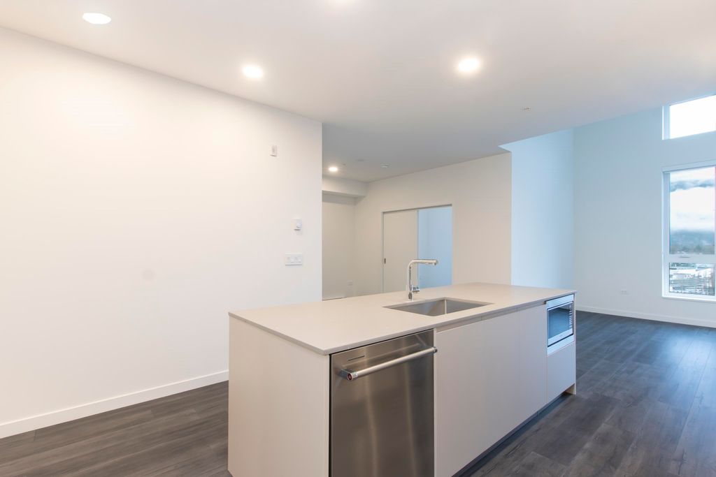 listing image 1102823662217075141