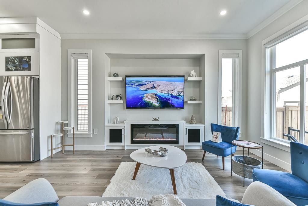 listing image 1103841984127556353
