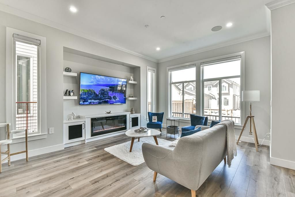 listing image 1101361639732164070
