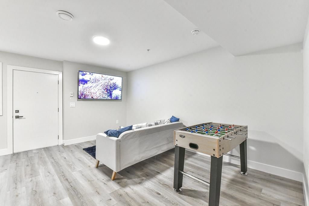 listing image 1101260224639698530