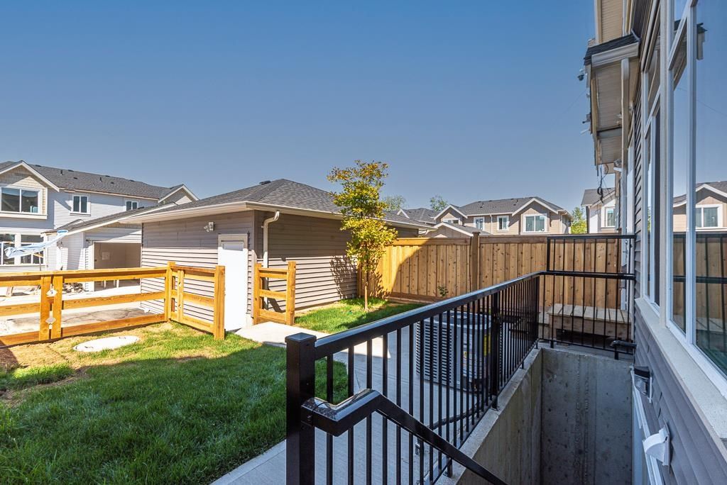 listing image 1107460782132883264