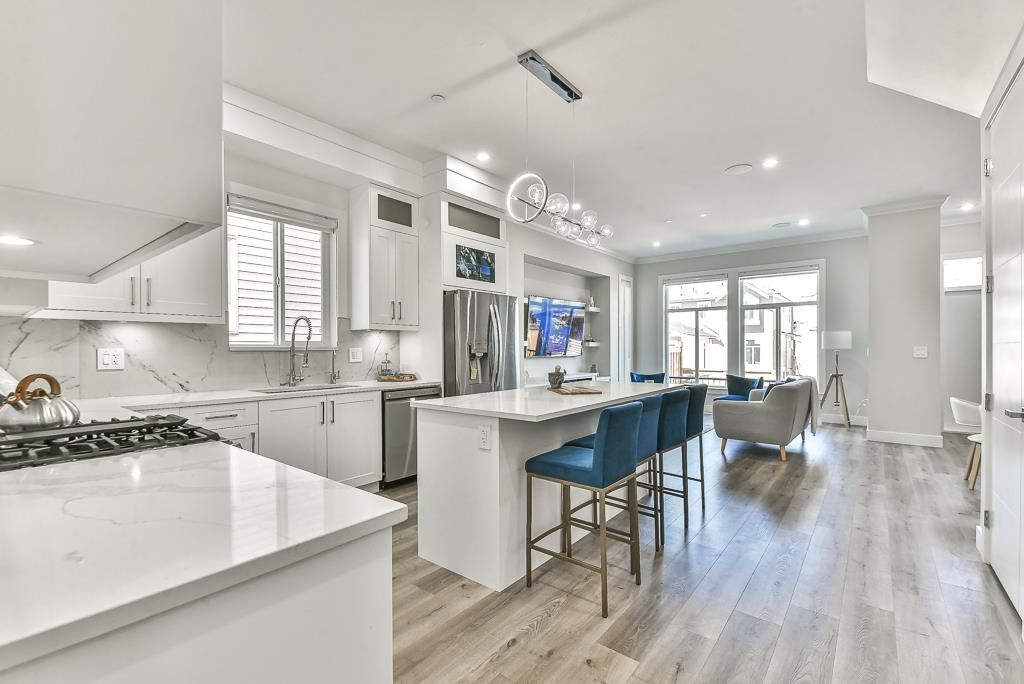 listing image 1103940245757315635