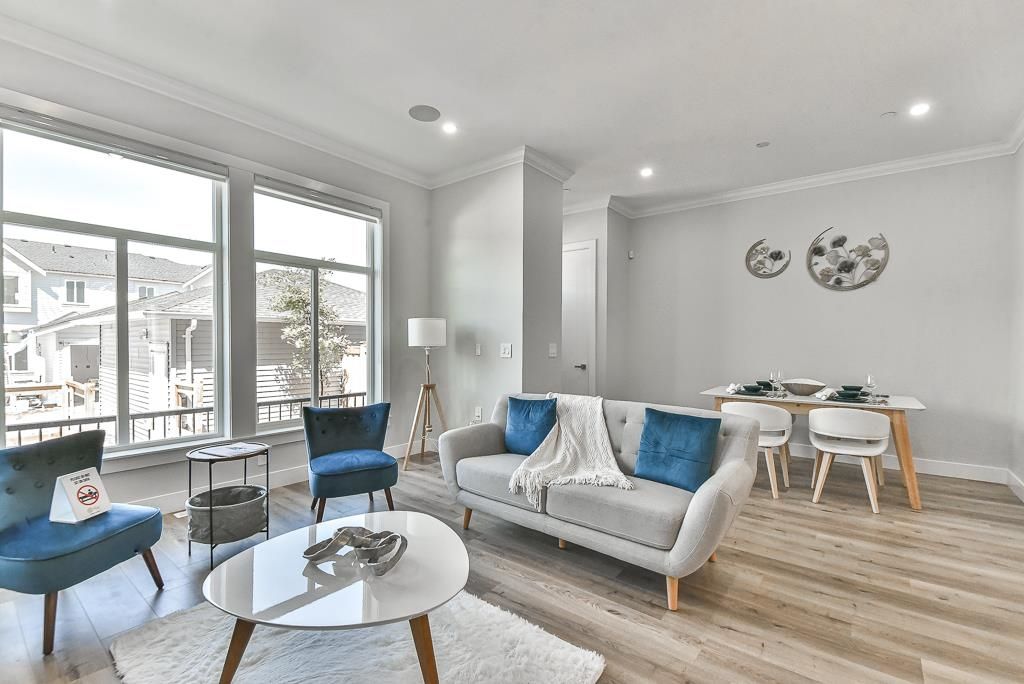 listing image 1102608206659208712
