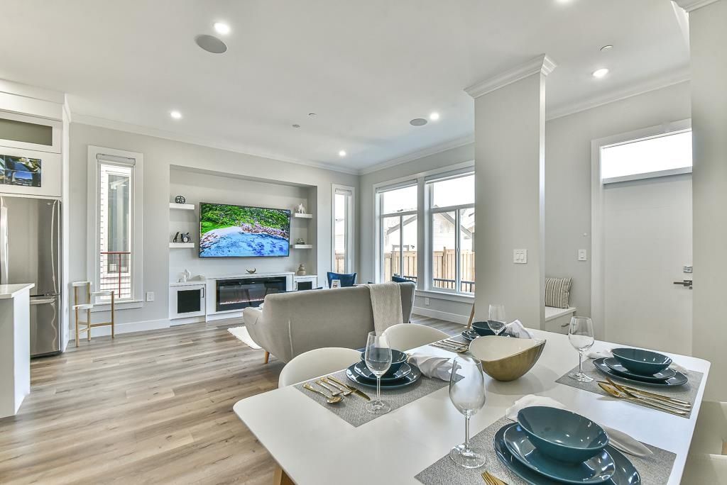 listing image 1104058571544815403