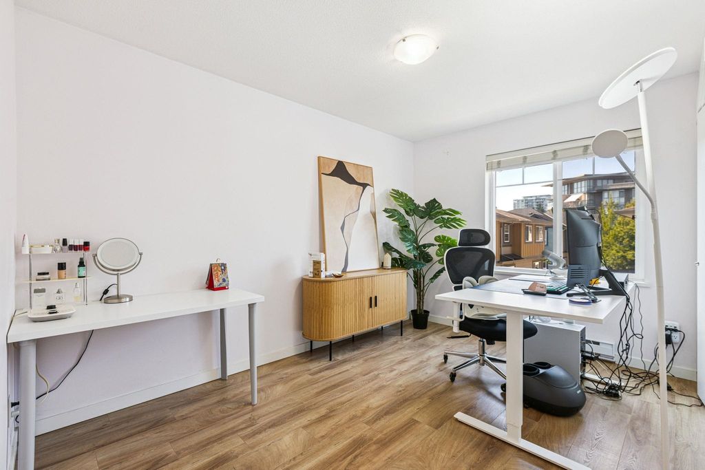 listing image 1103811622479574377