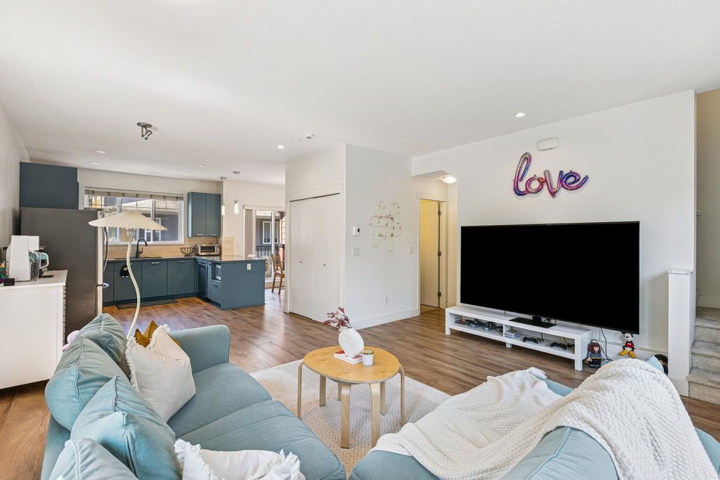 listing image 1108111043173758594