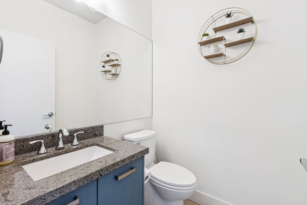 listing image 1106521598783085949