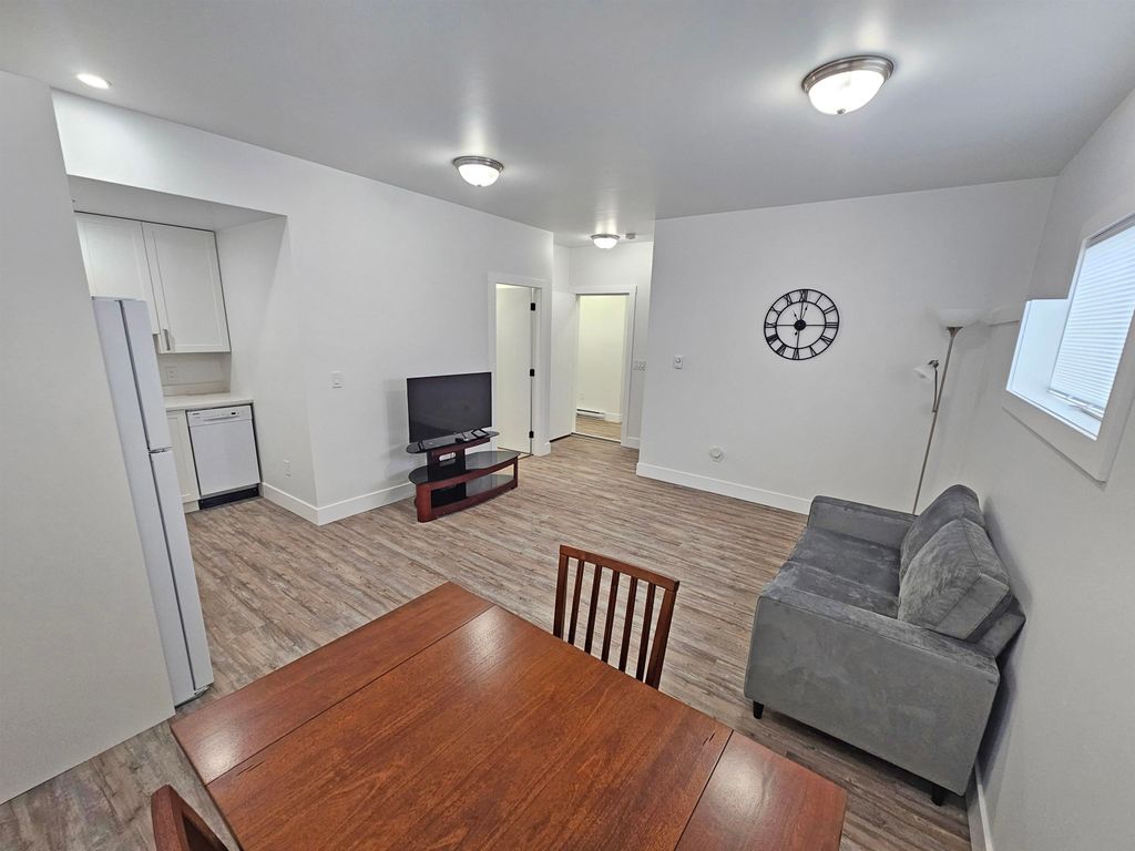 listing image 1106440192385922832