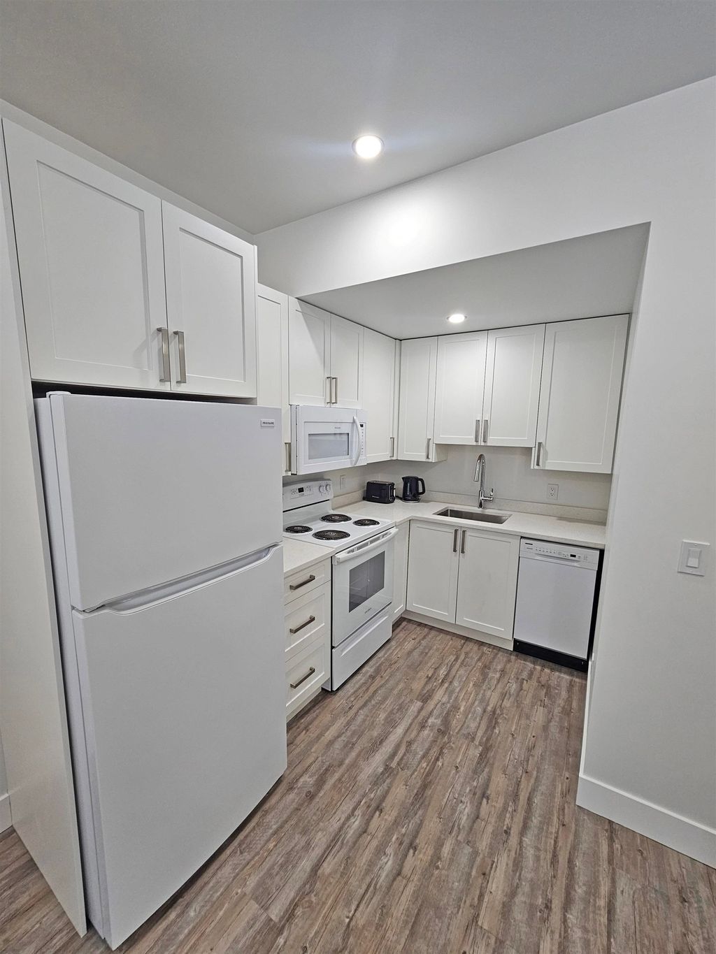 listing image 1108123903078774182