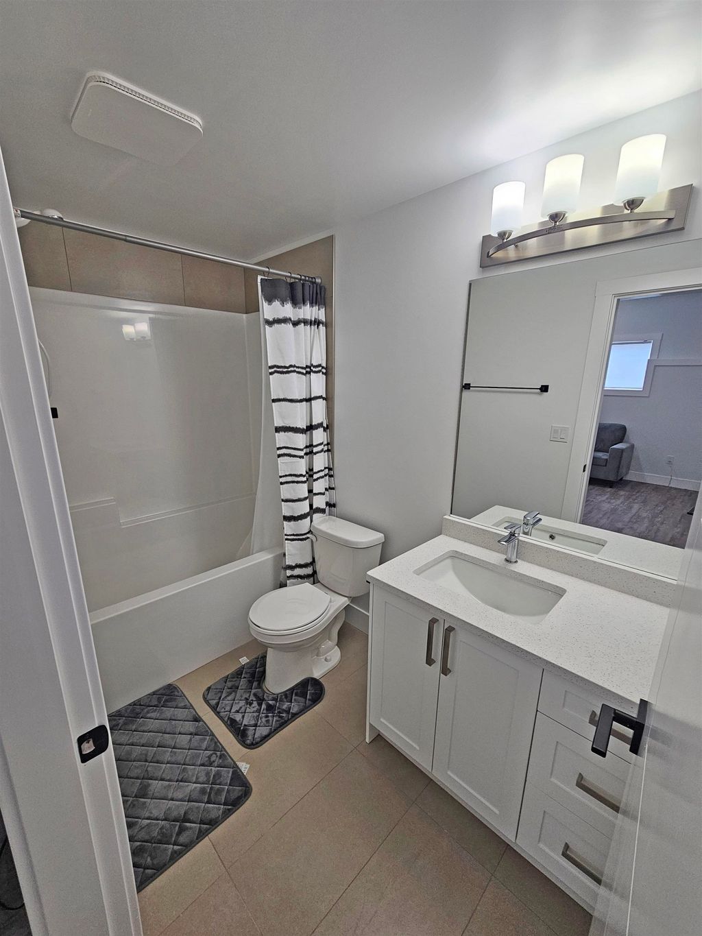 listing image 1109972086361632482