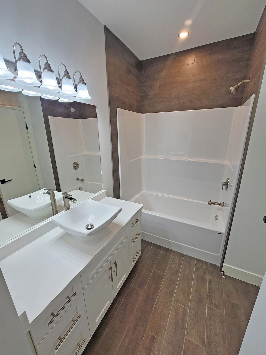 listing image 1103684927248489180