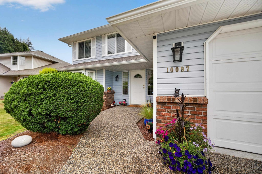 Photo of 10097 Beaver Crescent, Chilliwack, BC V2P 7X4 (MLS # R3142273)