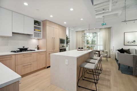 2050 Glenaire Drive 126 North Vancouver BC V7P 1Y3