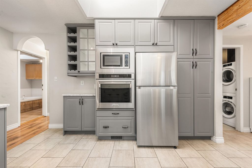 listing image 1108820124370087285