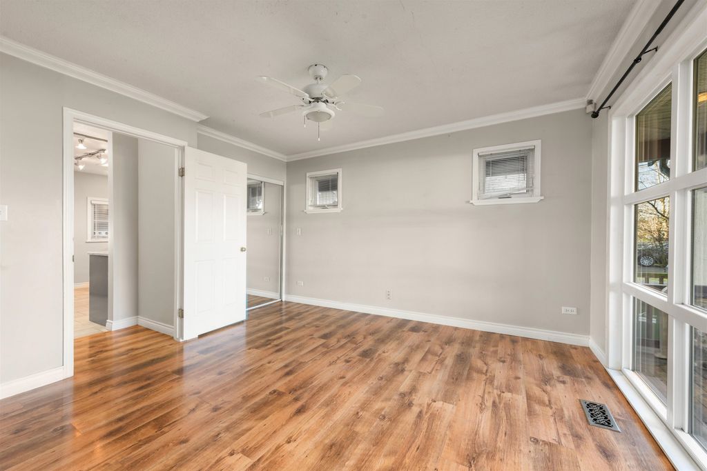 listing image 1108282401347162307