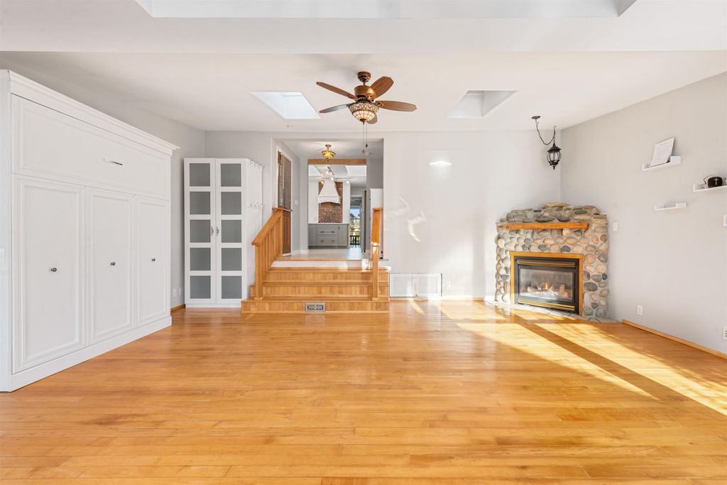 listing image 1103565402886380515