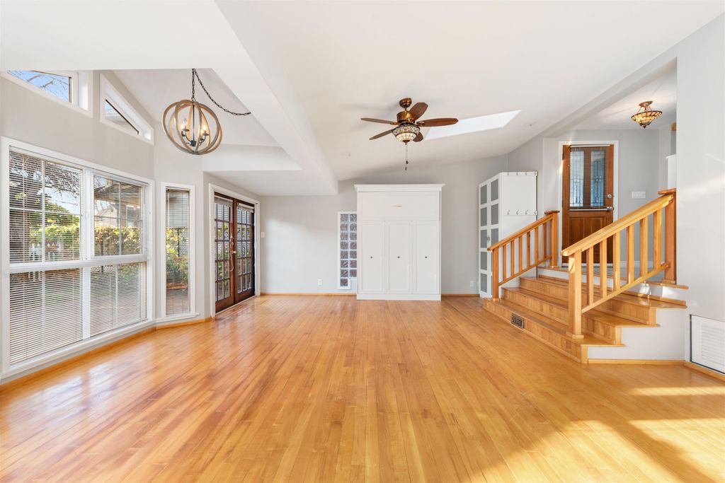 listing image 1102808736314028799