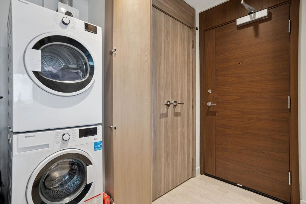 listing image 1108596912141857211