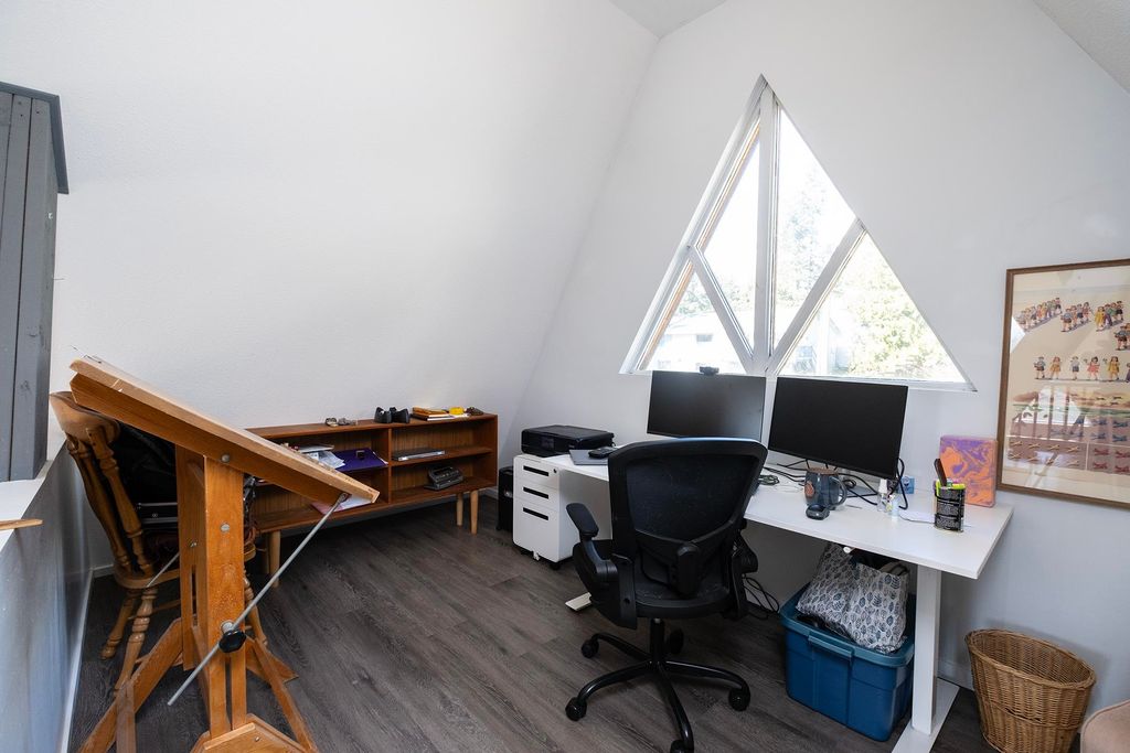 listing image 1109977750299319036