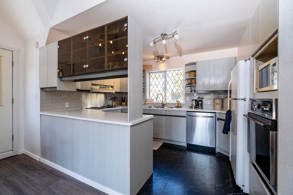 listing image 1101299203809483386