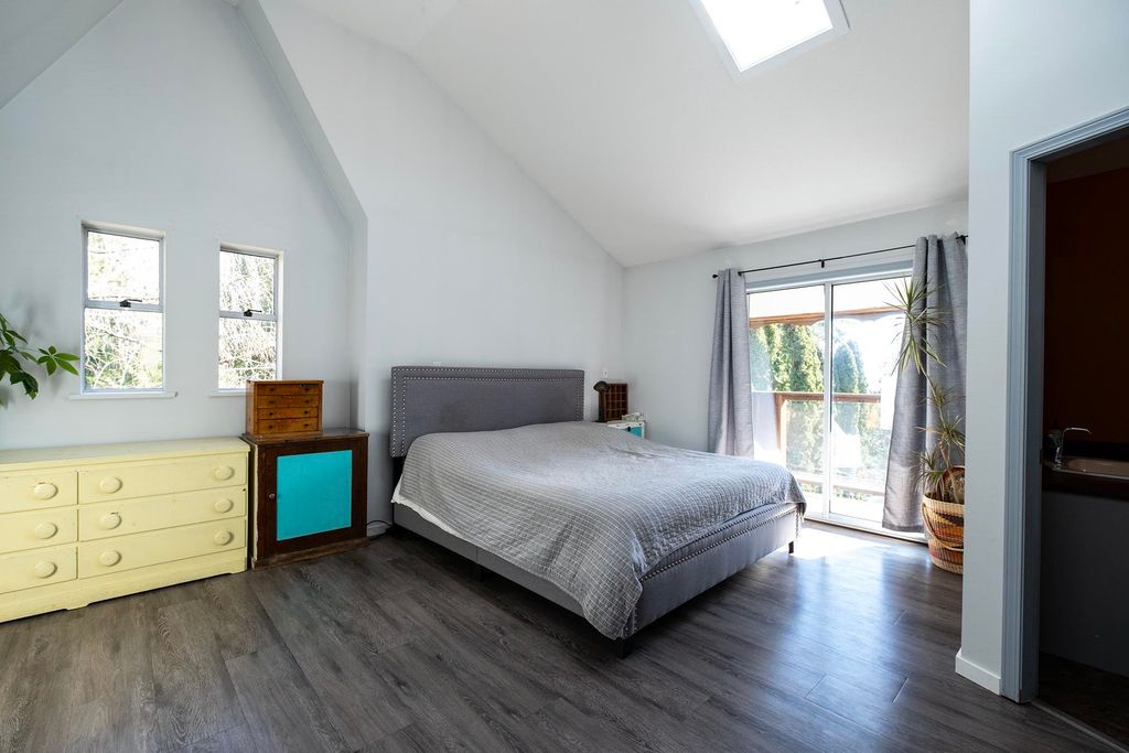 listing image 1100744416109796173