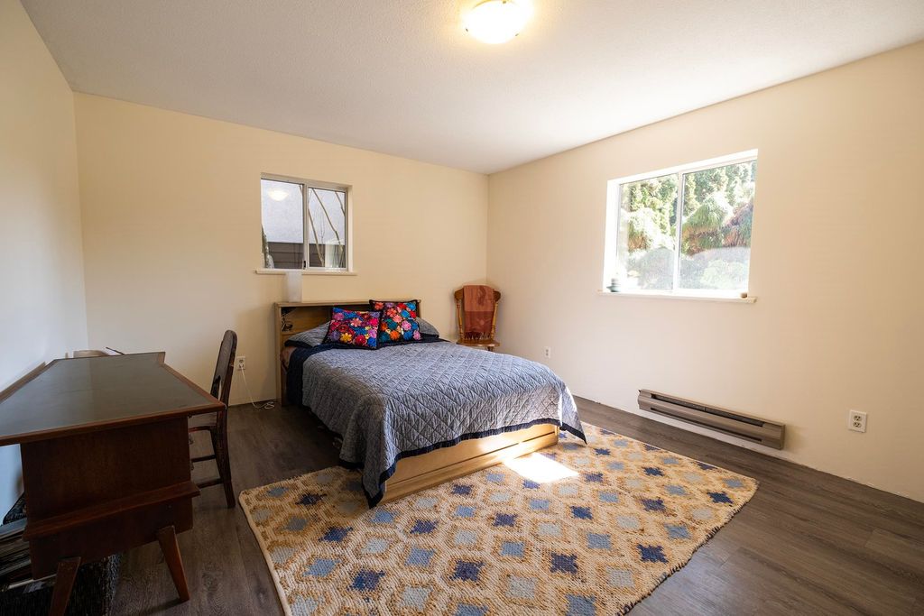 listing image 1104561058555790601