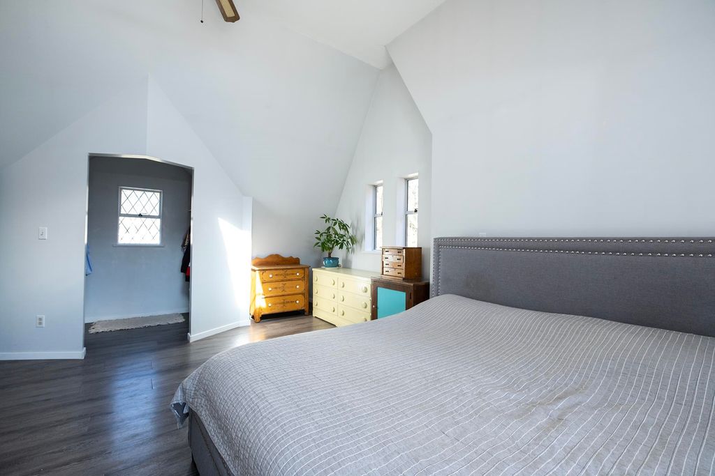 listing image 1100230542697044579