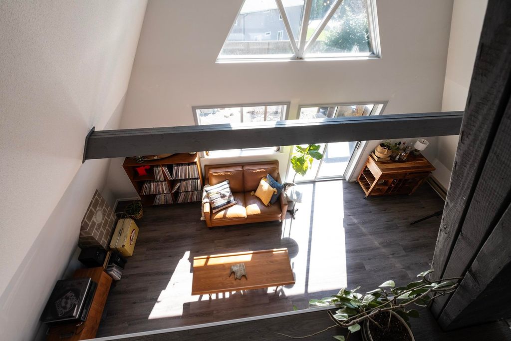 listing image 1105010035121352767