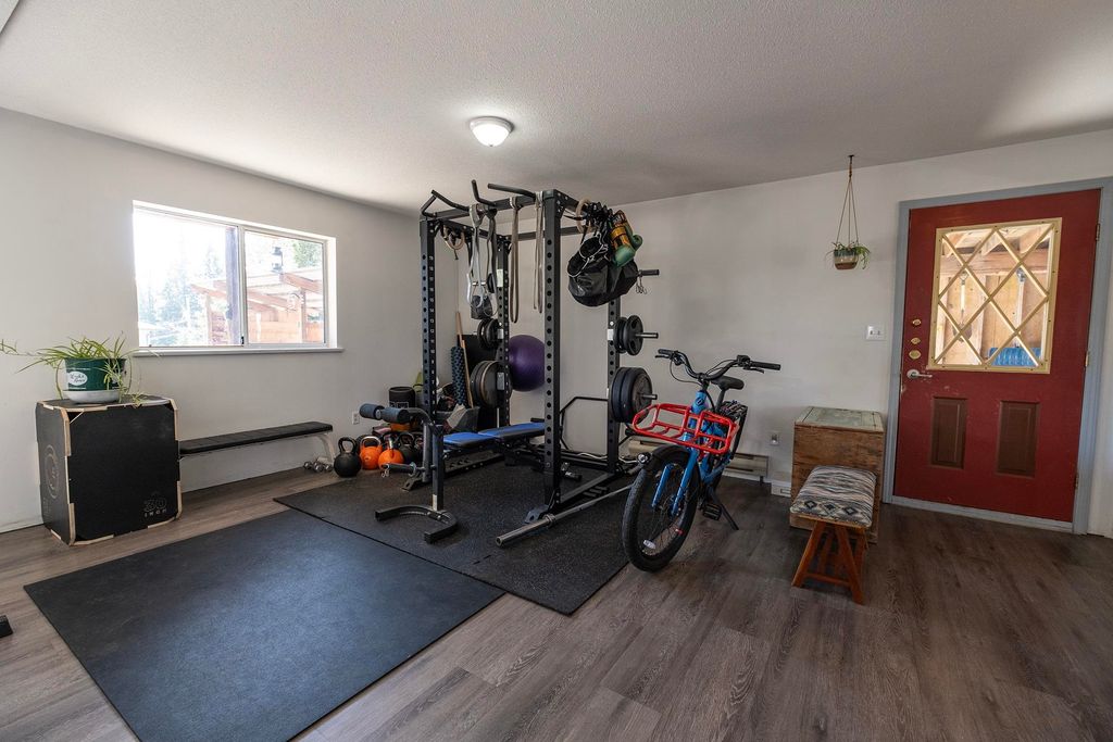 listing image 1109143326224993145