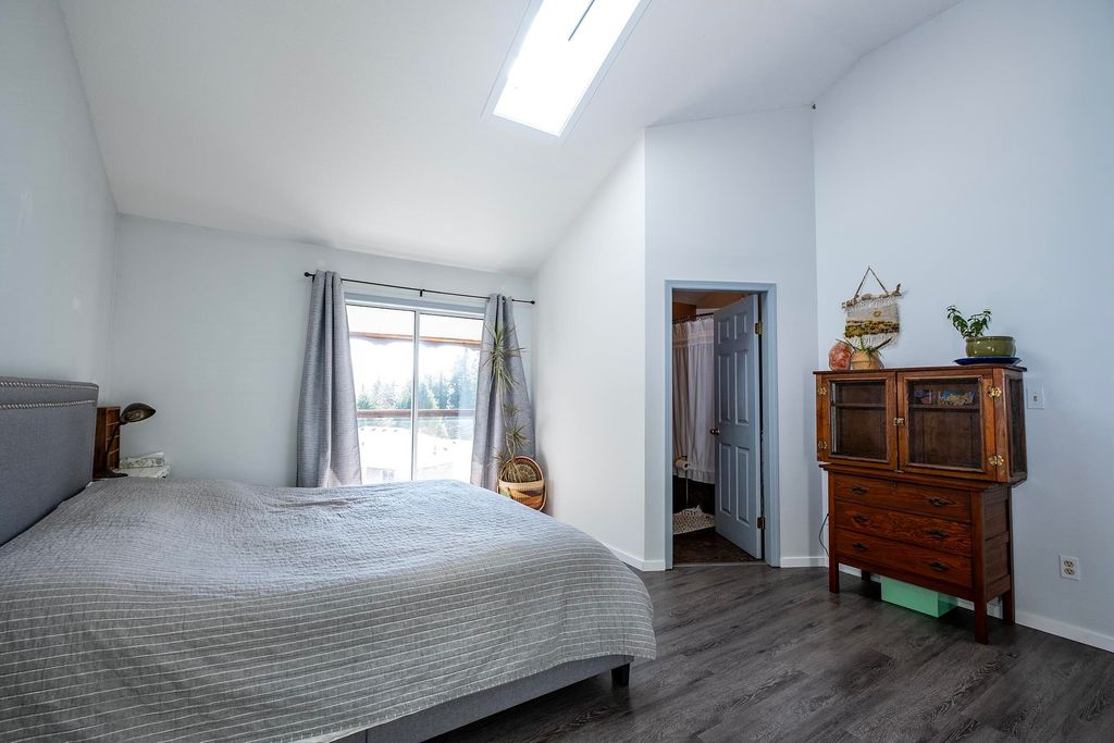 listing image 1105079857514528703