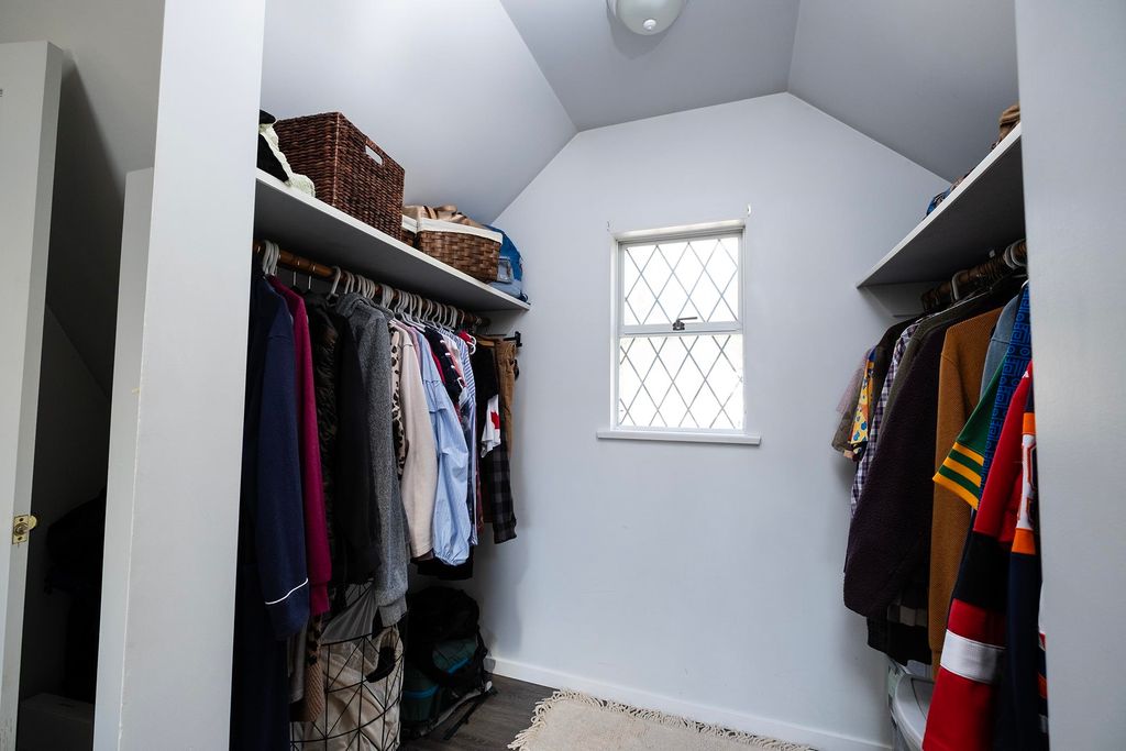 listing image 1101595149850141578