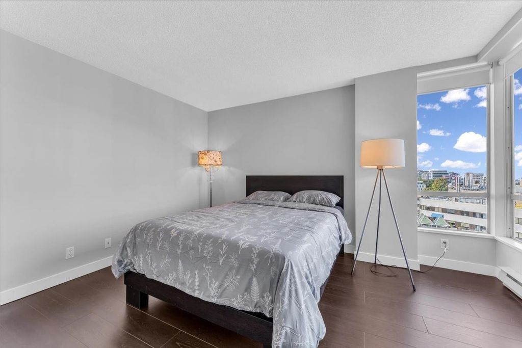listing image 1101861703294578360