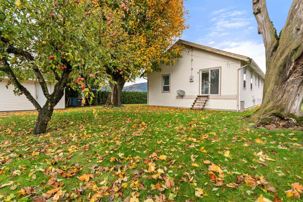 Photo of 39965 No. 5 Road, Abbotsford, BC V3G 2G3 (MLS # R3097115)