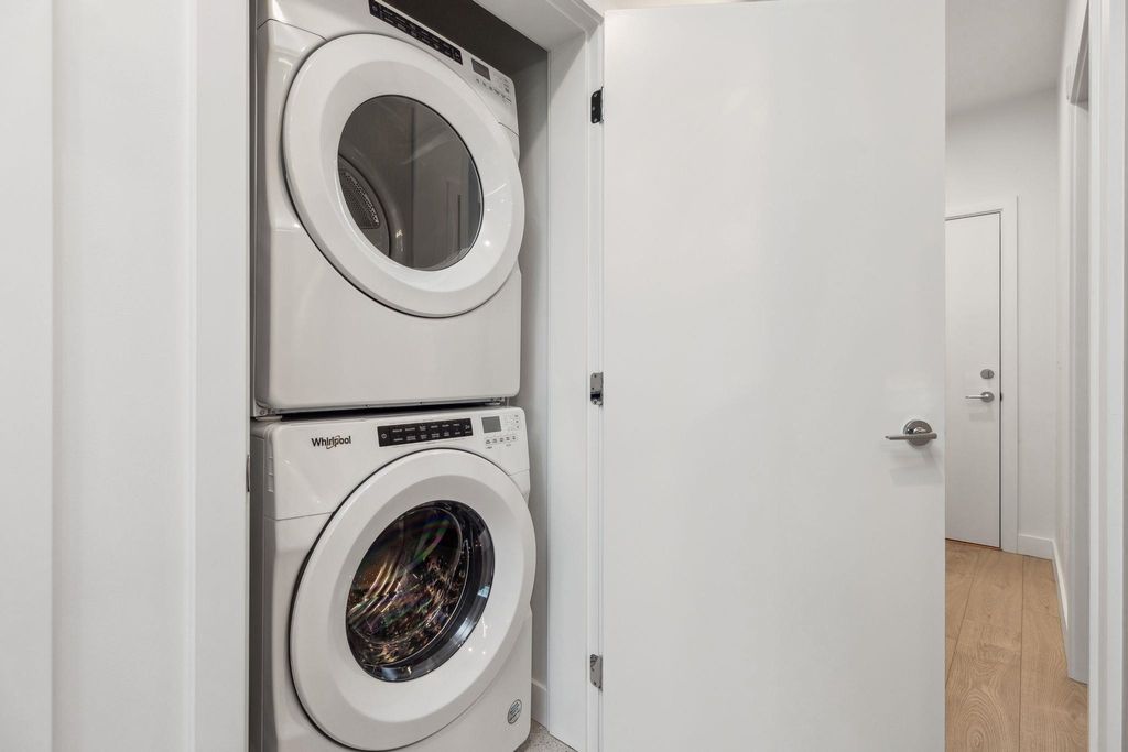 listing image 1103456531672256931