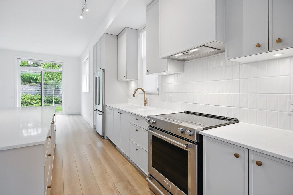 listing image 1106252193234236759