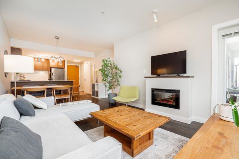 1330 Marine Drive 208 North Vancouver BC V7P 1T4