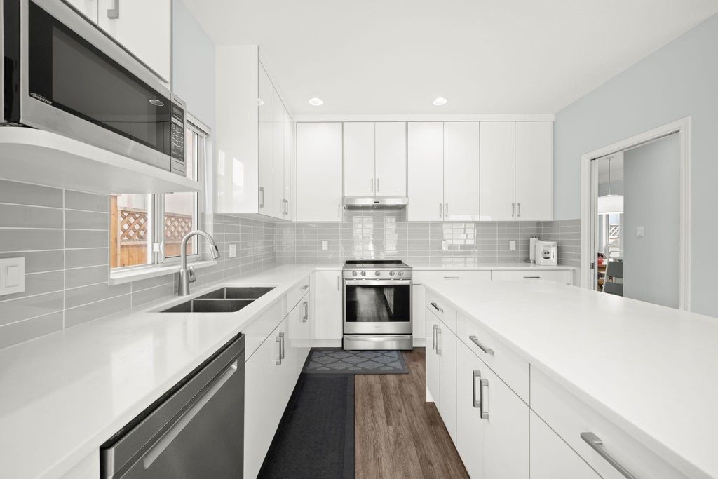 listing image 1104313705859858393